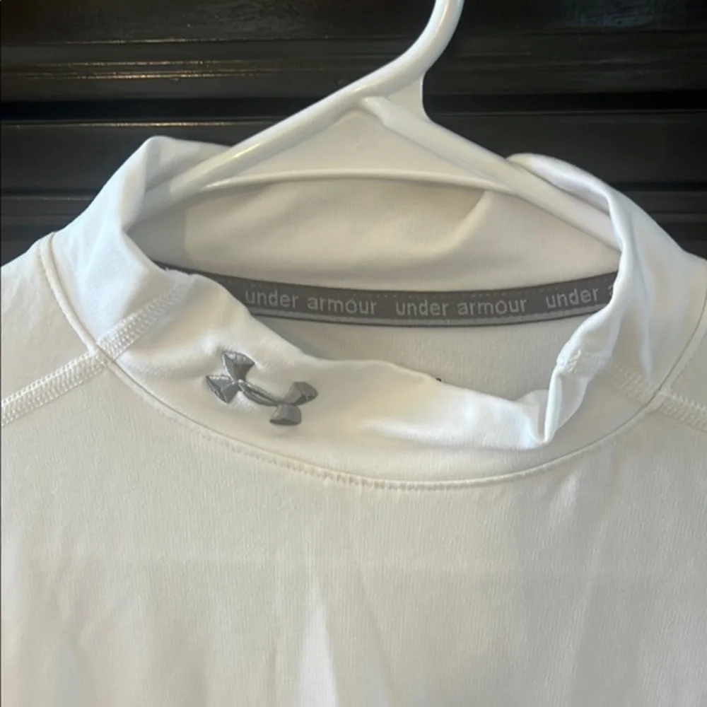 Under Armour White Fitted‎ Long Sleeve sports top